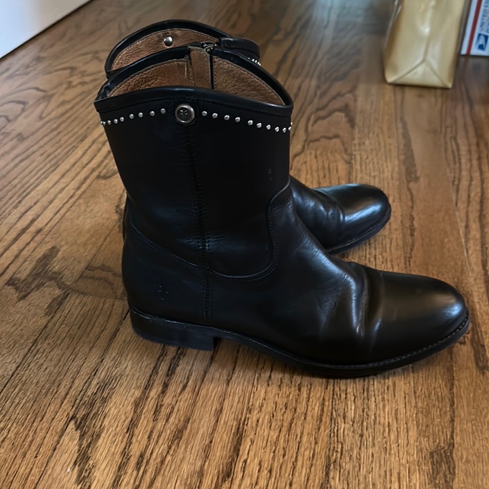 Black leather Frye Boots. Mid calf height